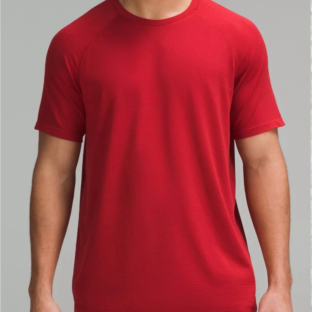 Lululemon Men’s Medium Metal Vent Tech 2.0 Shirt - Red